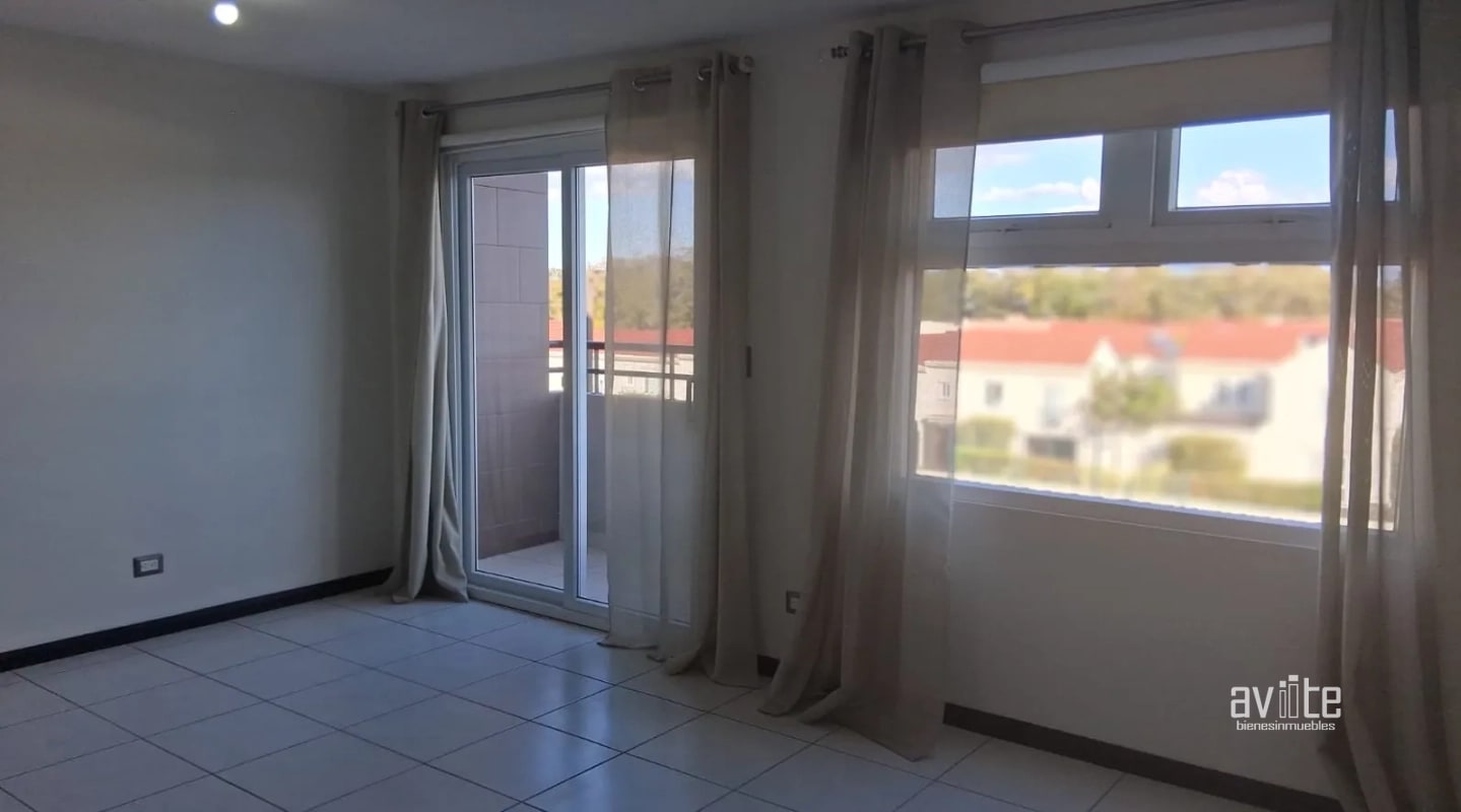 CONDADO NARANJO: Apartamento en nivel medio en venta Q1,400,000.00 más impuestos - 4