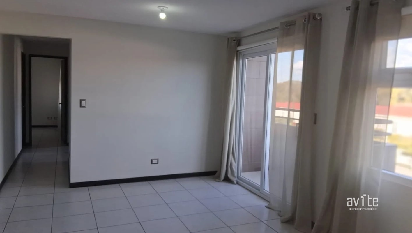 CONDADO NARANJO:   Apartamento en nivel medio en venta Q1,400,000.00 más impuestos - 5