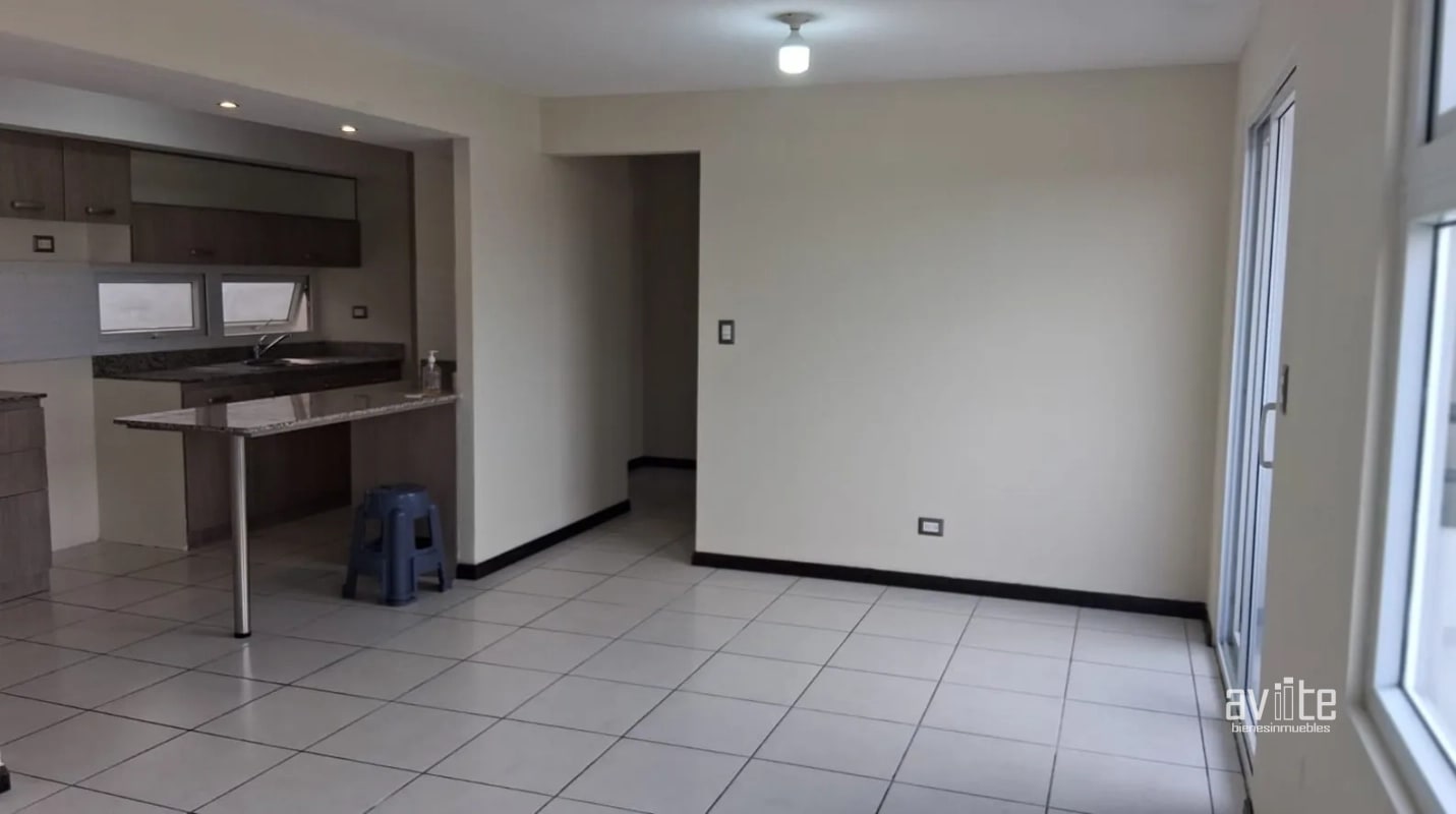 CONDADO NARANJO:   Apartamento en nivel medio en venta Q1,400,000.00 más impuestos - 7