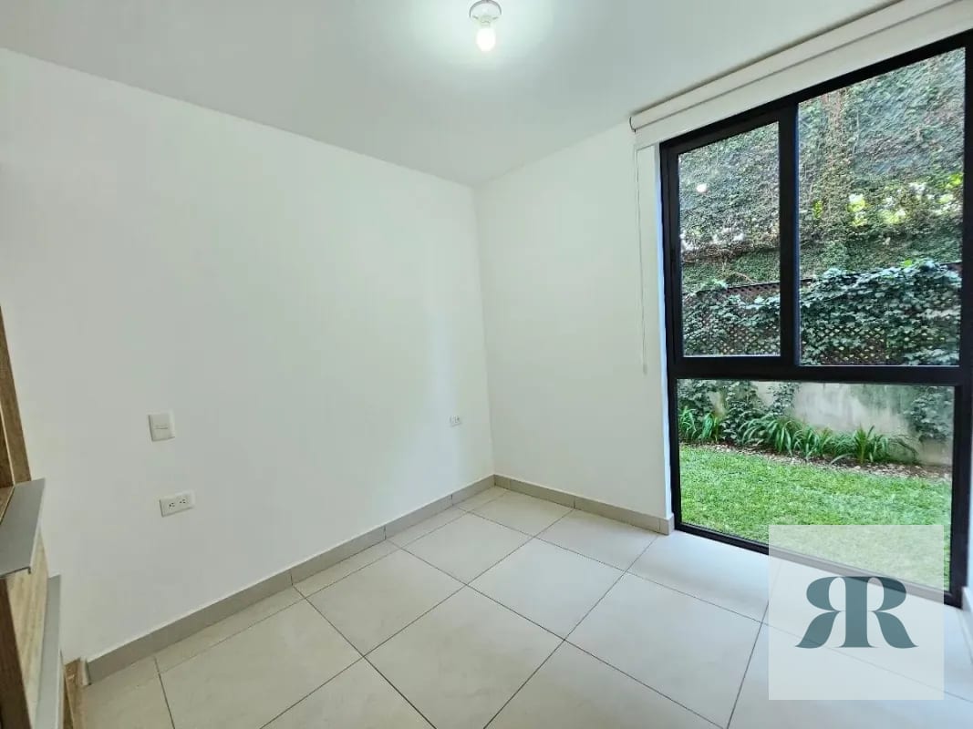 *Venta Apartamento con jardín BE14, Z14, por La Villa* — Apartamento en Venta en La Villa, Zona 14, Guatemala, Ciudad — foto 5 de 8