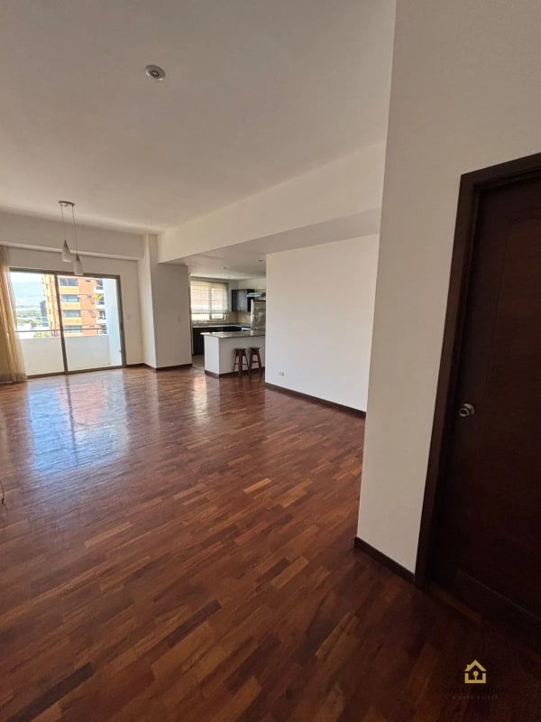 Apartamento en Torre Quatro, Zona 14 | 3 Hab + Balcón | $1,300 - 13