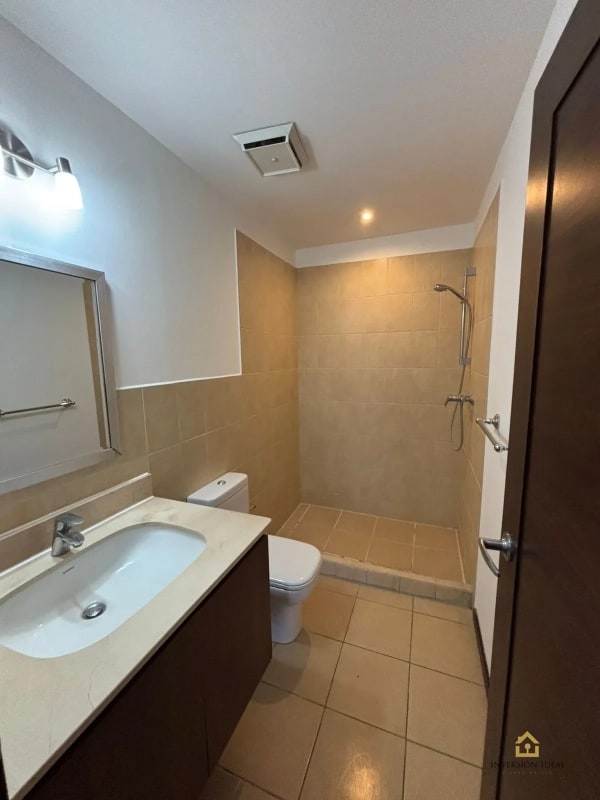 Apartamento en Torre Quatro, Zona 14 | 3 Hab + Balcón | $1,300 - 12
