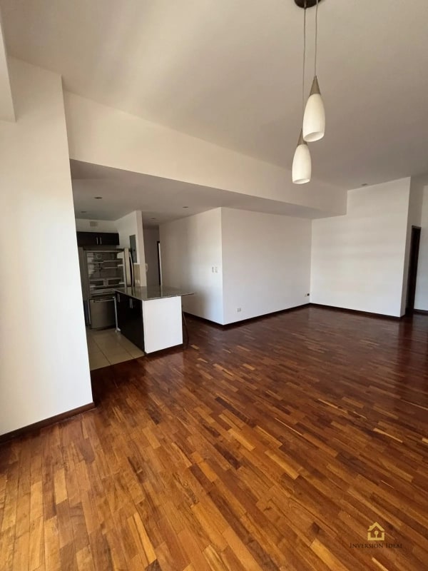 Apartamento en Torre Quatro, Zona 14 | 3 Hab + Balcón | $1,300 - 11