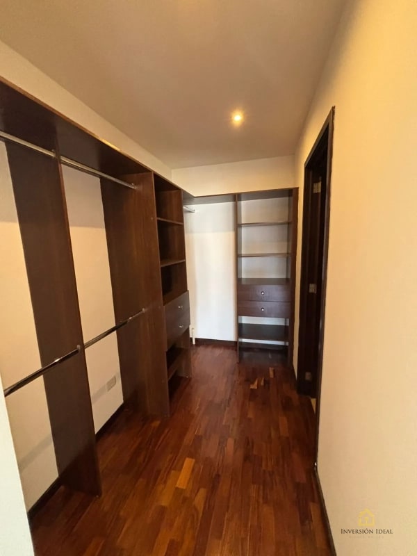 Apartamento en Torre Quatro, Zona 14 | 3 Hab + Balcón | $1,300 - 8