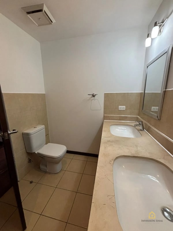 Apartamento en Torre Quatro, Zona 14 | 3 Hab + Balcón | $1,300 - 3