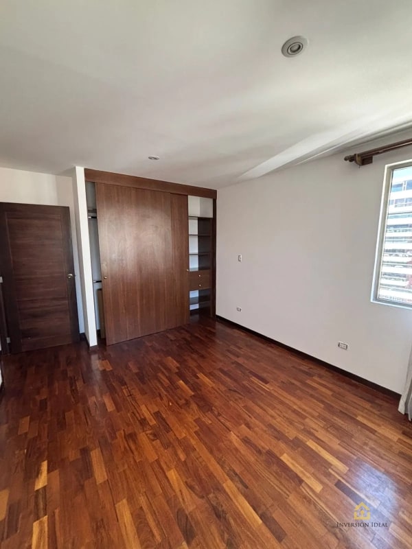 Apartamento en Torre Quatro, Zona 14 | 3 Hab + Balcón | $1,300 - 2