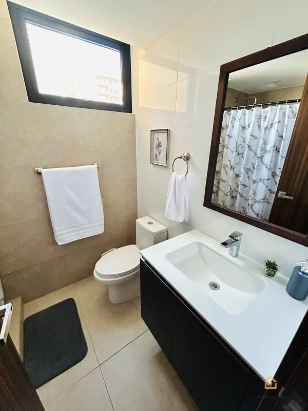 Apartamento Amueblado en Edificio Inara | 2 Hab + 2 Baños | $1,050 - 5