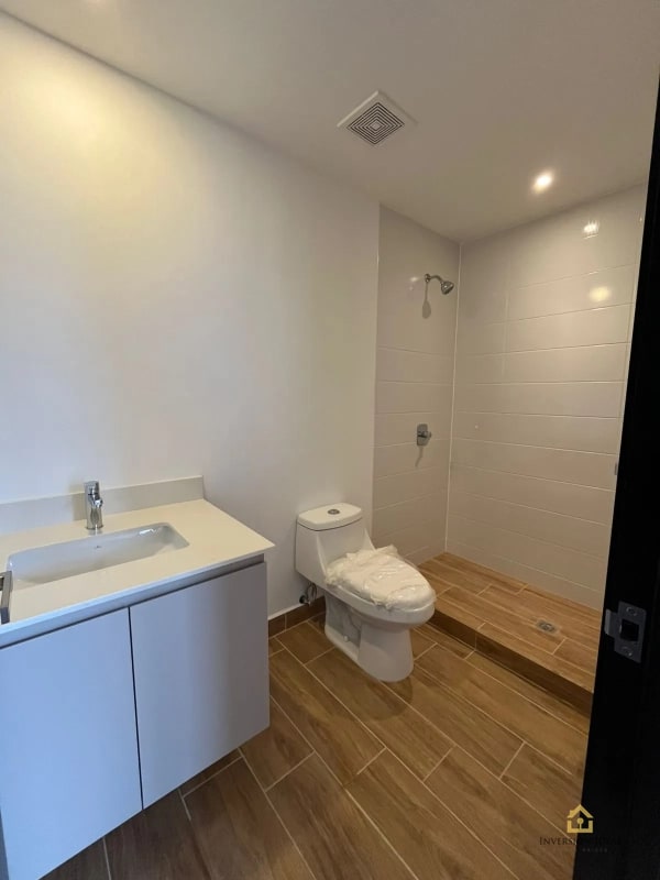 Rento Apto de 1 Habitación en Edificio Esseza, Zona 13 / $900 - 8