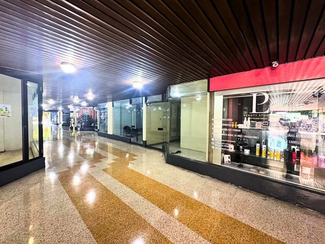 APARTAMENTO EN RENTA EN ZONA 10 CON BALCÓN - 6