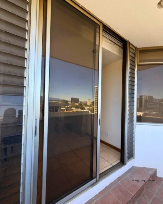 APARTAMENTO EN RENTA EN ZONA 10 CON BALCÓN - 5