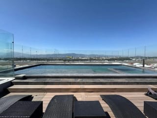 Apartamento en Alquiler | Edificio Artis | Zona 13 | Nivel alto · 2 parqueos individuales — Apartamento en Alquiler en Artis, Zona 13, Guatemala, Ciudad — miniatura 2 de 10