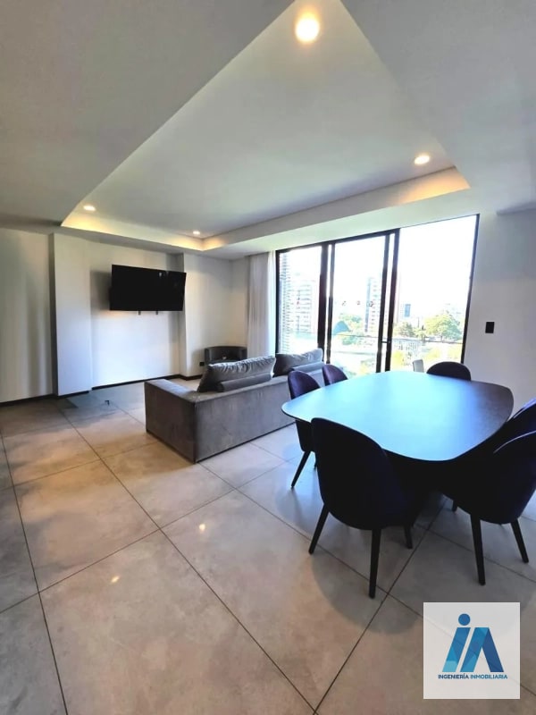 APARTAMENTO SEMIAMUEBLADO EN ALQUILER📍 Reserva 5ta Avenida, Zona 14 Vive en el corazón de la Zona 14, en un apartamento que combina lujo, amplitud y un diseño contemporáneo - 14