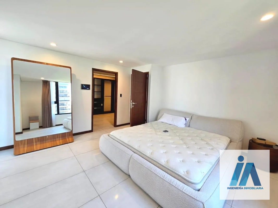 APARTAMENTO SEMIAMUEBLADO EN ALQUILER📍 Reserva 5ta Avenida, Zona 14 Vive en el corazón de la Zona 14, en un apartamento que combina lujo, amplitud y un diseño contemporáneo - 9