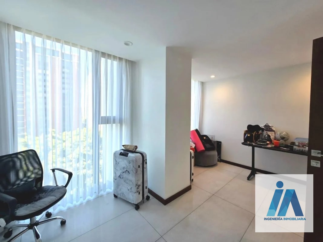 APARTAMENTO SEMIAMUEBLADO EN ALQUILER📍 Reserva 5ta Avenida, Zona 14 Vive en el corazón de la Zona 14, en un apartamento que combina lujo, amplitud y un diseño contemporáneo - 6