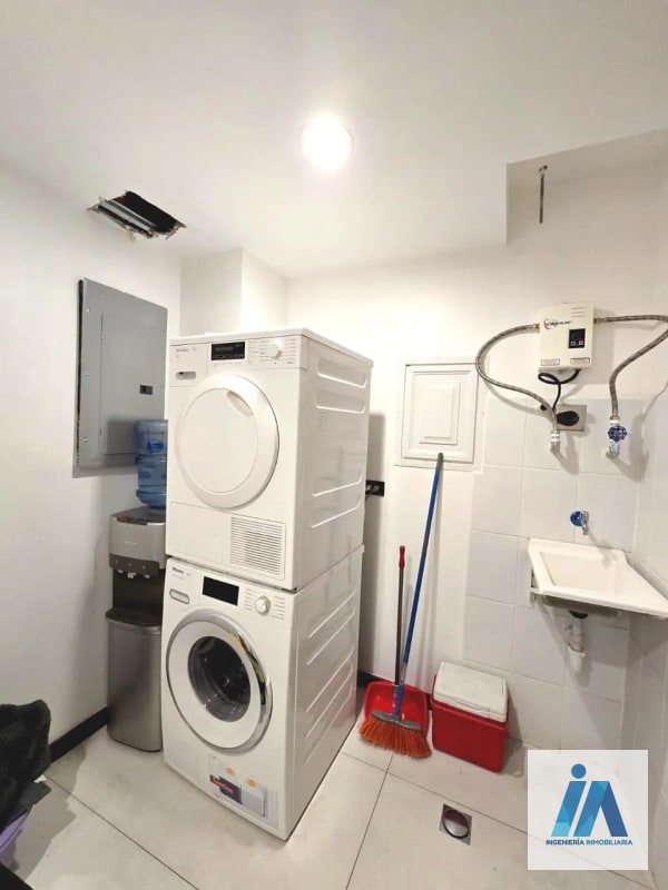 APARTAMENTO SEMIAMUEBLADO EN ALQUILER📍 Reserva 5ta Avenida, Zona 14 Vive en el corazón de la Zona 14, en un apartamento que combina lujo, amplitud y un diseño contemporáneo - 5