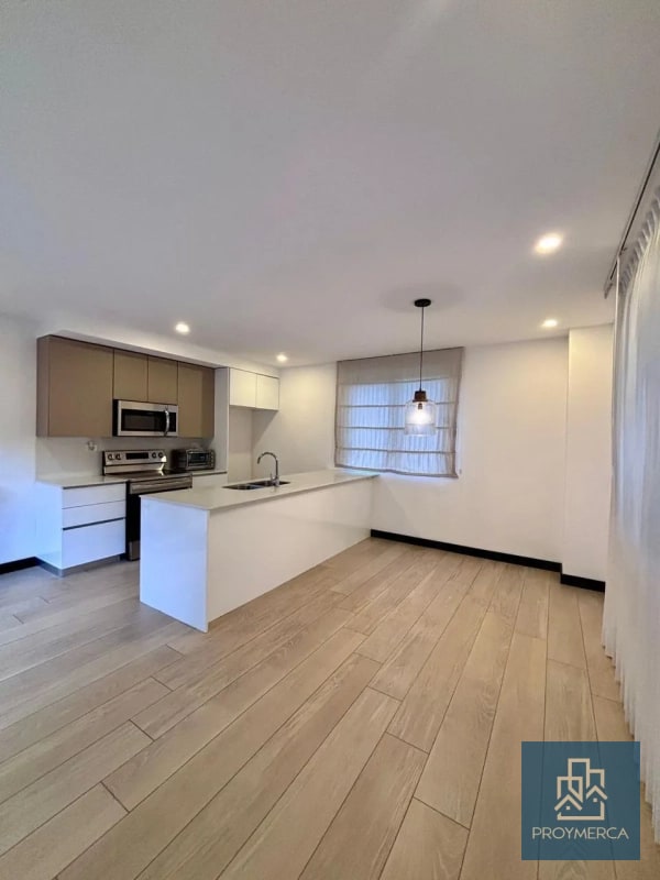 Apartamento con jardín en alquiler, Iridia Elgin, zona 13 - 13