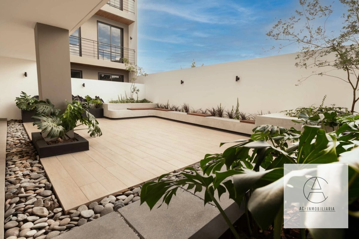 Apartamento amueblado en renta con jardín privado - 2