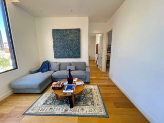 APARTAMENTO VENTA ZONA 10, MARANTA OAKLAND , 2 DORMITORIOS, SALA FAMILIAR, 2 PARQUEOS , BODEGA + DORMITORIO DE SERVICIO $550,000 + IMPUESTOS — Apartamento en Venta en Zona 10, Guatemala, Ciudad — miniatura 3 de 17