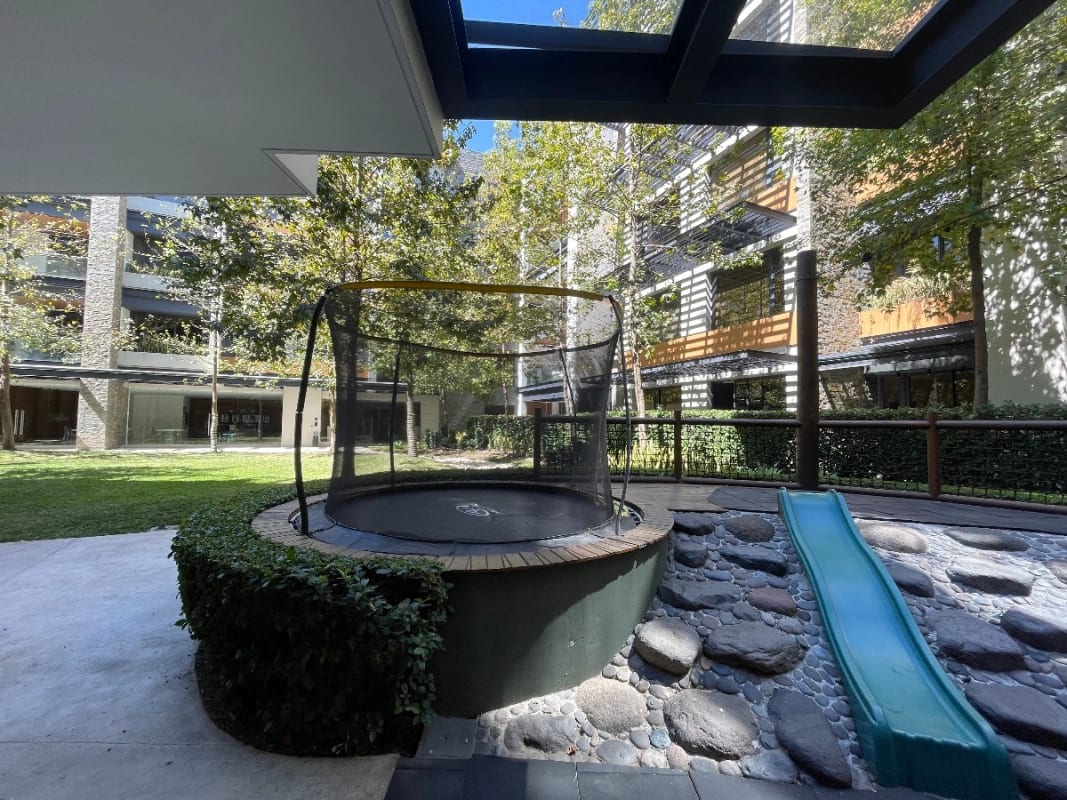 APARTAMENTO VENTA ZONA 10, MARANTA OAKLAND , 2 DORMITORIOS, SALA FAMILIAR, 2 PARQUEOS , BODEGA + DORMITORIO DE SERVICIO $550,000 + IMPUESTOS — Apartamento en Venta en Zona 10, Guatemala, Ciudad — foto 15 de 17