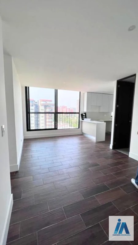 APARTAMENTO EN ALQUILER📍Edificio Roselló, Zona 13 Disfruta de tardes relajantes en su amplio balcón - 15
