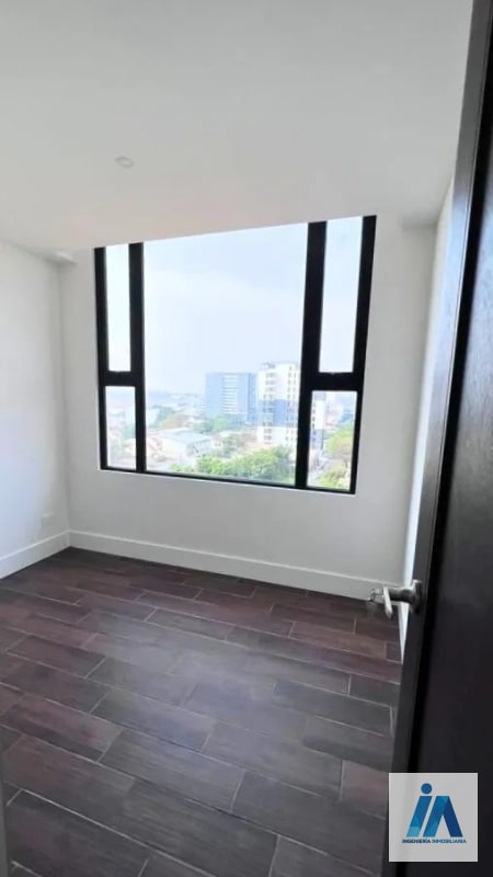 APARTAMENTO EN ALQUILER📍Edificio Roselló, Zona 13 Disfruta de tardes relajantes en su amplio balcón - 10