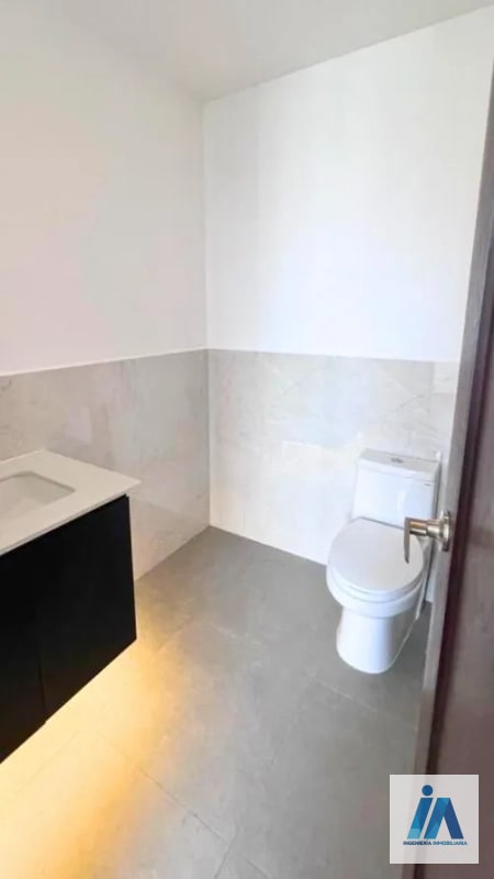 APARTAMENTO EN ALQUILER📍Edificio Roselló, Zona 13 Disfruta de tardes relajantes en su amplio balcón - 6