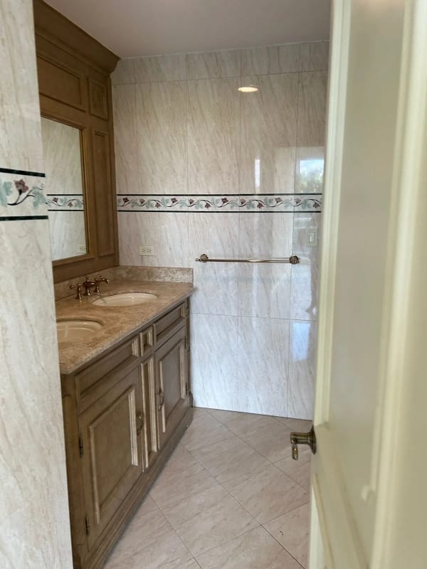 Apartamento en venta, de 2 niveles, Edificio Villa Risho, zona 14 — Apartamento en Venta en Villa Risho, Zona 14, Guatemala, Ciudad — foto 2 de 10