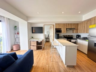 Para extranjeros, apto amueblado/ 2 dorm — Apartamento en Alquiler en Zona 9, Guatemala, Ciudad — miniatura 1 de 15