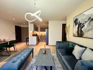 Amueblado y equipado / 3 dormitorios — Apartamento en Alquiler en Zona 10, Guatemala, Ciudad — miniatura 1 de 17
