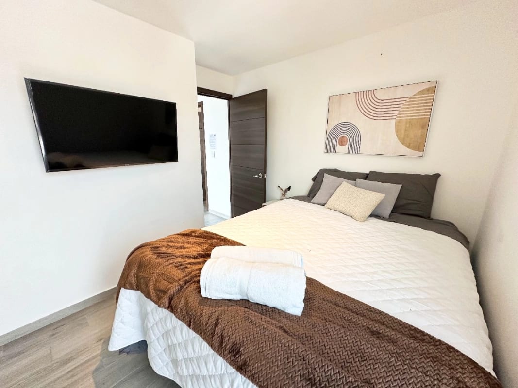 Amueblado y equipado / 3 dormitorios — Apartamento en Alquiler en Zona 10, Guatemala, Ciudad — foto 4 de 17