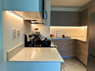 Amueblado y equipado / 3 dormitorios — Apartamento en Alquiler en Zona 10, Guatemala, Ciudad — miniatura 2 de 17