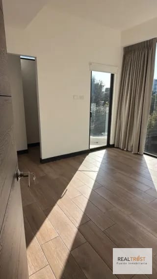 Apartamento en renta ubicado cerca de la universidad marroquín — Apartamento en Alquiler en Zona 10, Guatemala, Ciudad — miniatura 8 de 9