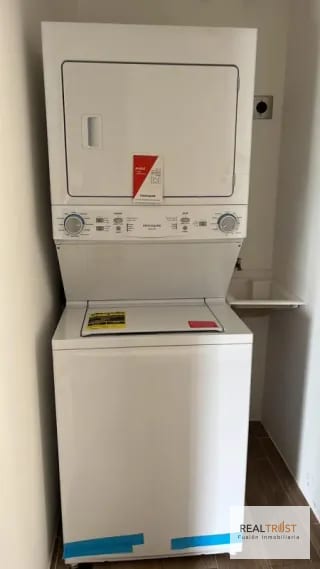 Apartamento en renta ubicado cerca de la universidad marroquín — Apartamento en Alquiler en Zona 10, Guatemala, Ciudad — miniatura 3 de 9