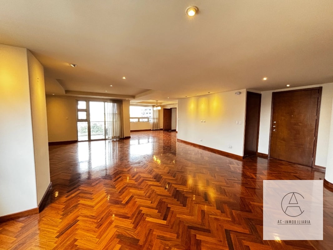 Apartamento amplio en renta , zona 14 - 12