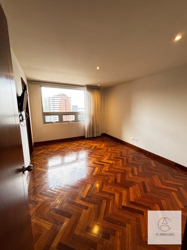 Apartamento amplio en renta , zona 14 - 10