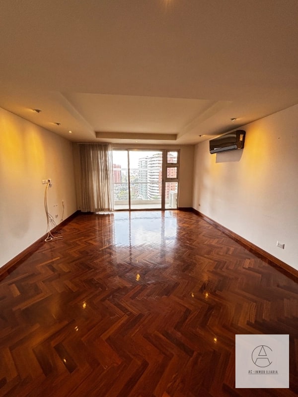 Apartamento amplio en renta , zona 14 - 4