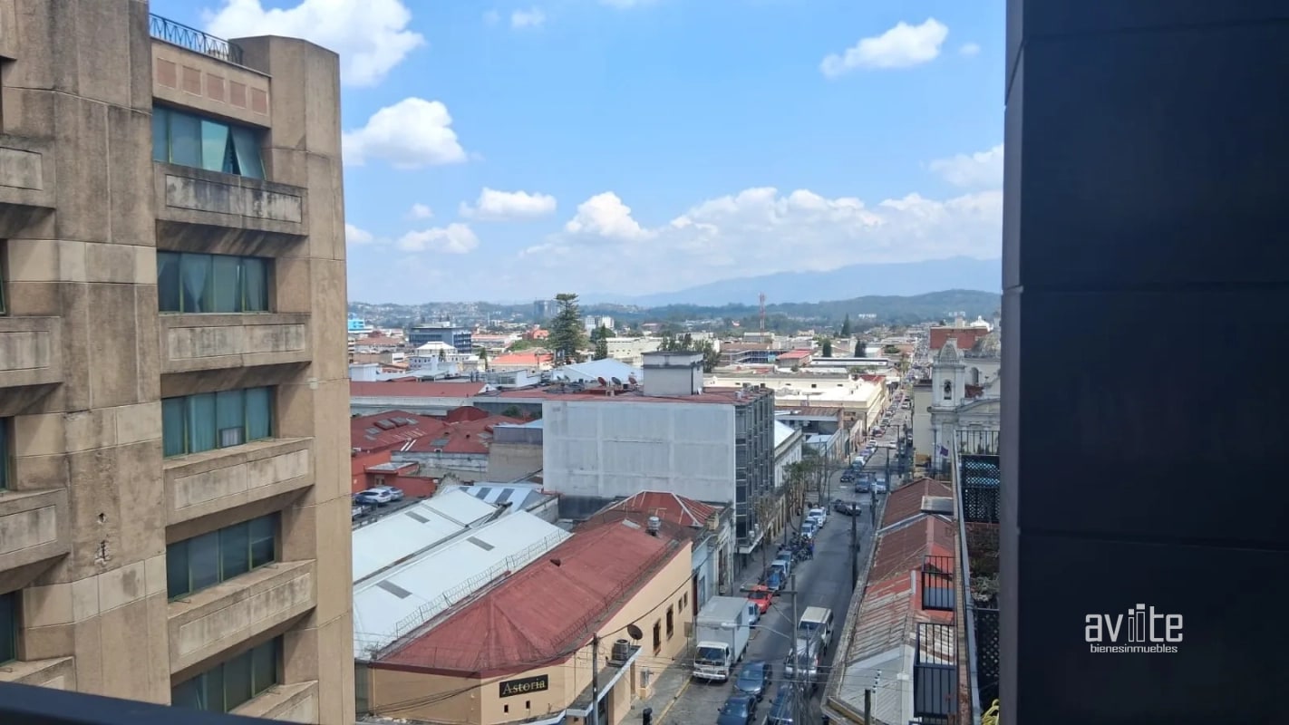 CENTRO VIVO, Zona 1.    Apartamento amplio  $135,000 - 2