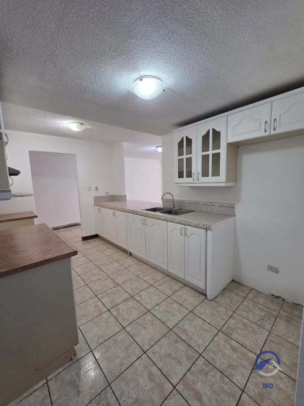 Amplio apartamento en renta en Balcones de Las Charcas, zona 11 - 15