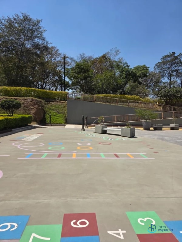 Apartamento en Venta – Parque San Ángel, Zona 2 - 4