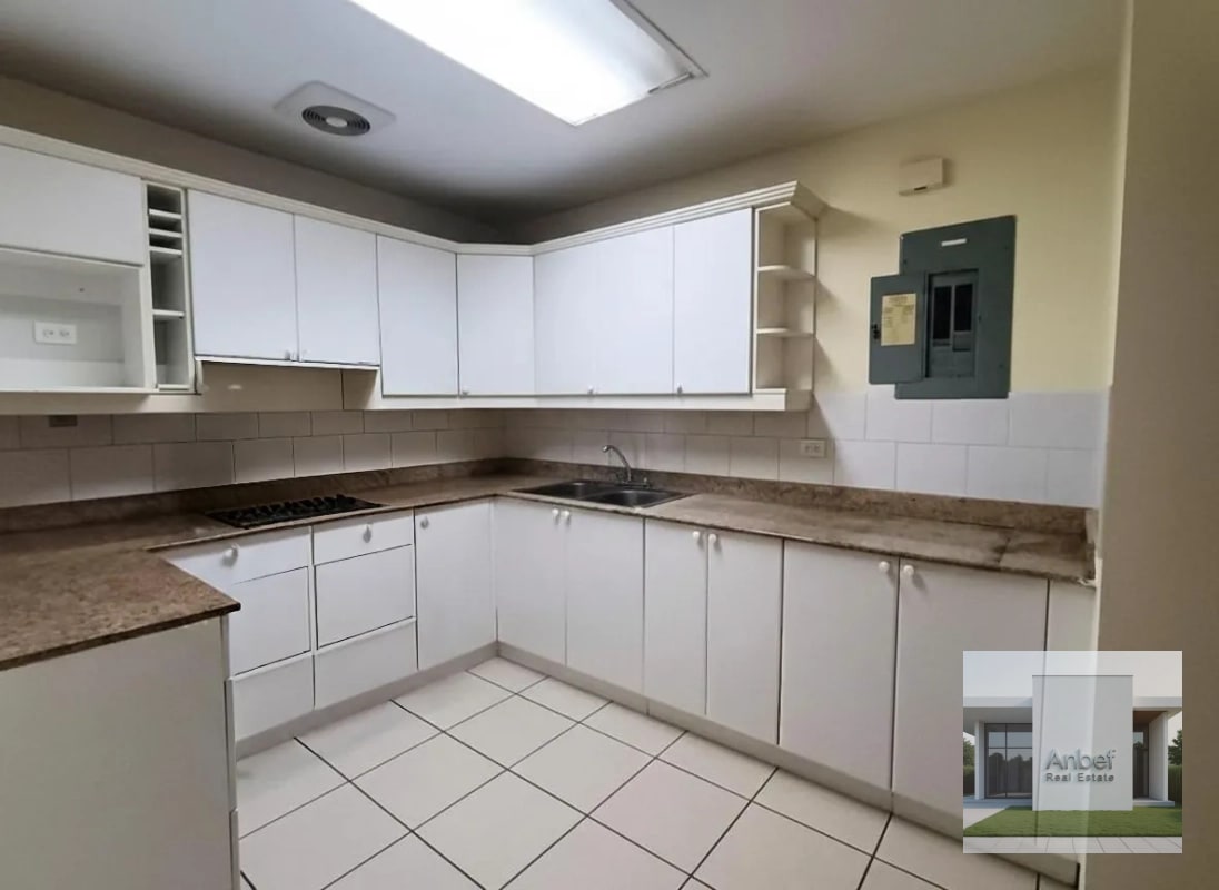 Alquiler Apartamento 2 Dormitorios y Cuarto de servicio en Zona 10 - 2