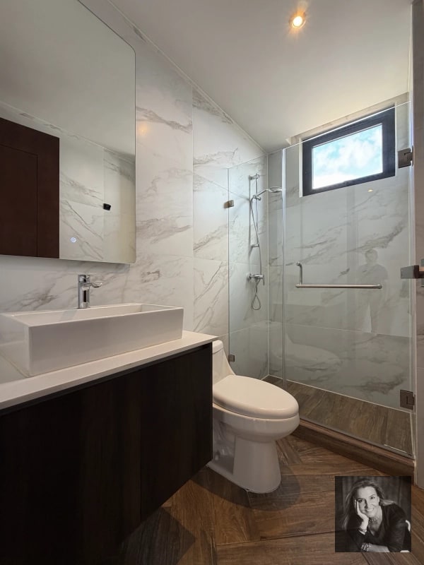 Apartamento en Venta en Edificio Zona 10 | 3 Habitaciones | 130 m² - 1