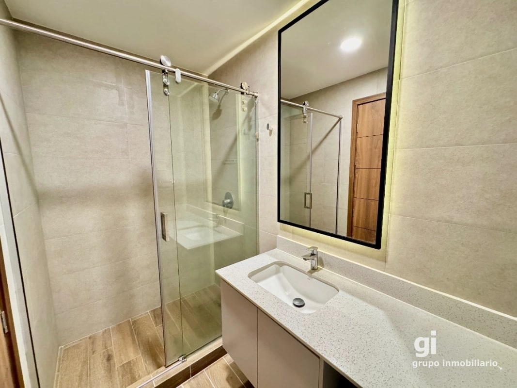 Apartamento de 2 dormitorios en venta en zona 14 - 5