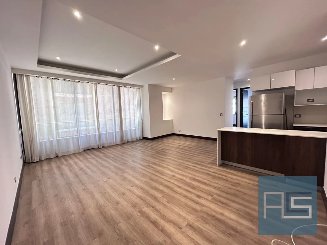 Amplio apartamento en venta de 2 hab en zona 10 - 17