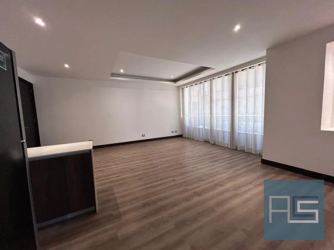 Amplio apartamento en venta de 2 hab en zona 10 - 1