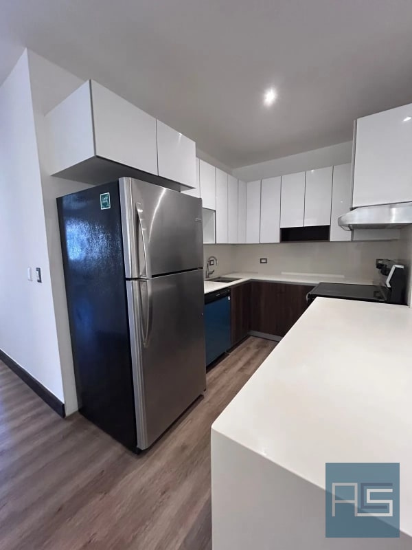 Amplio apartamento en venta de 2 hab en zona 10 - 5