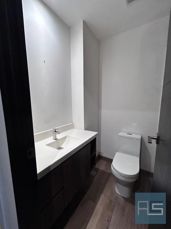 Amplio apartamento en venta de 2 hab en zona 10 - 10