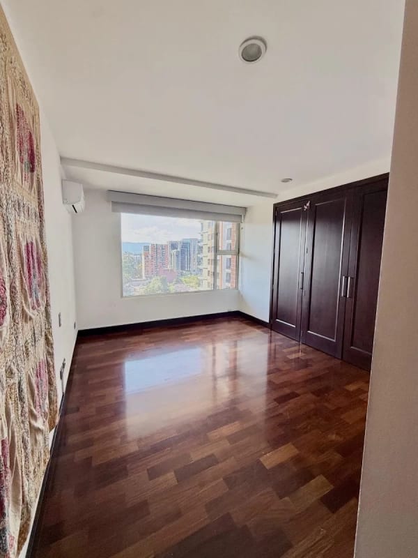 Penthouse de Lujo de 2 Niveles en Zona 10 — Apartamento en Venta en Santa Sofía, Zona 10, Guatemala, Ciudad — foto 7 de 8