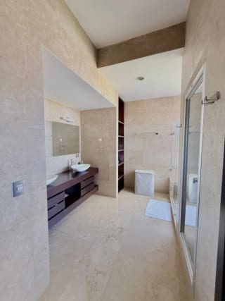 Penthouse de Lujo de 2 Niveles en Zona 10 — Apartamento en Venta en Santa Sofía, Zona 10, Guatemala, Ciudad — miniatura 5 de 8