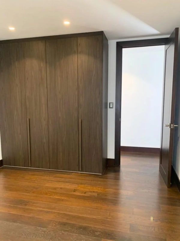 RENTA AMPLIO APARTAMENTO 3 HABITACIONES + SERVICIO– Edificio Bosco, Zona 15 - 7