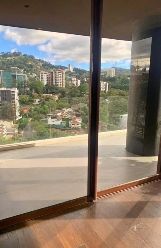 RENTA AMPLIO APARTAMENTO 3 HABITACIONES + SERVICIO– Edificio Bosco, Zona 15 - 5